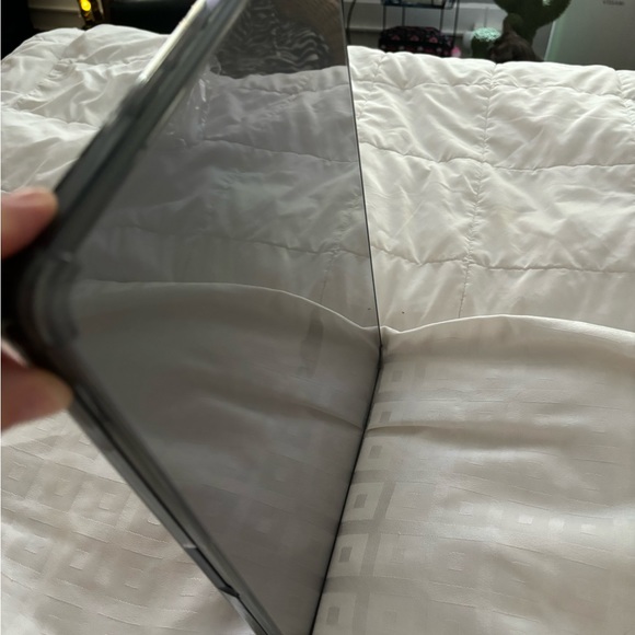 MacBook Pro 2022 16” 16gb, 1TB, M1 Pro 10 Core GPU - Picture 6 of 9